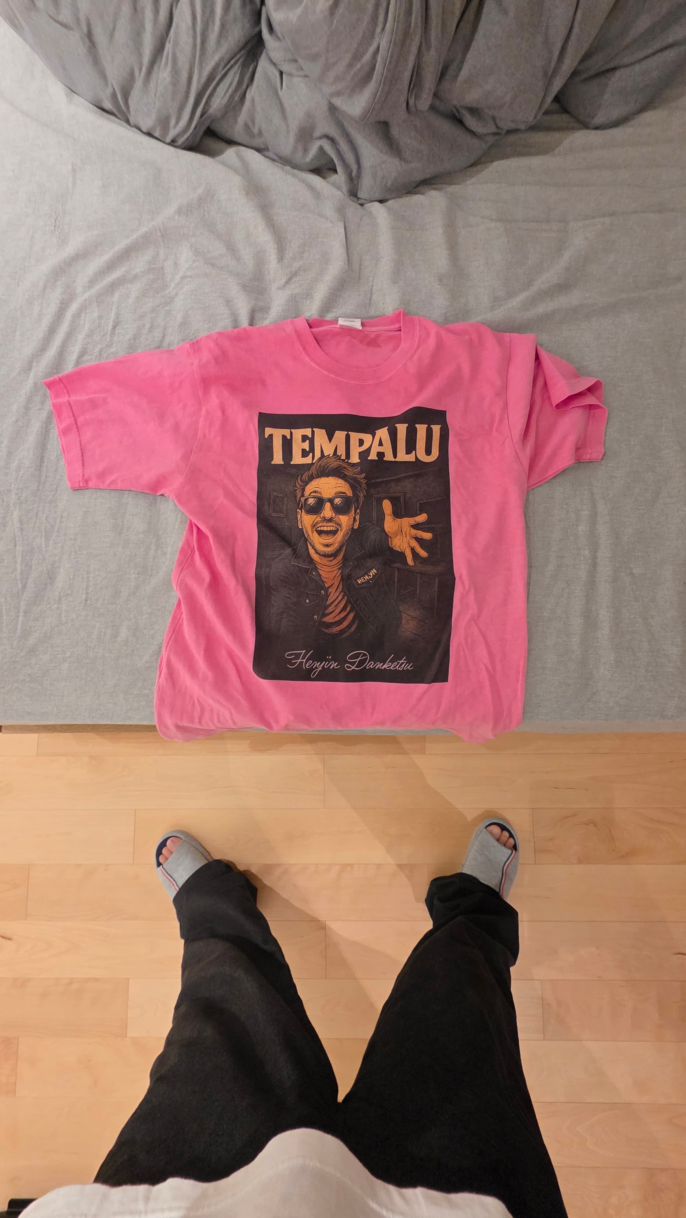 汗付?(笑)テンパる先生のオリジナル T シャツ